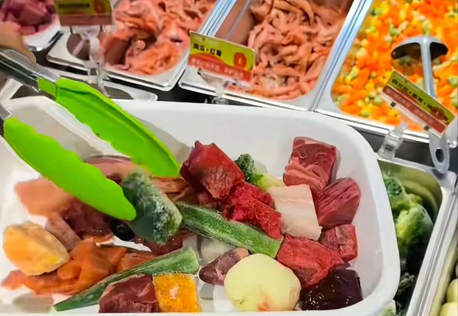 麻辣烫25一斤全是真肉上海狗有福了！不朽情缘试玩版破防了！上海惊现狗狗(图8)